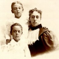 Ph05AndesElizabethYostand2sons195.jpg (9722 bytes)